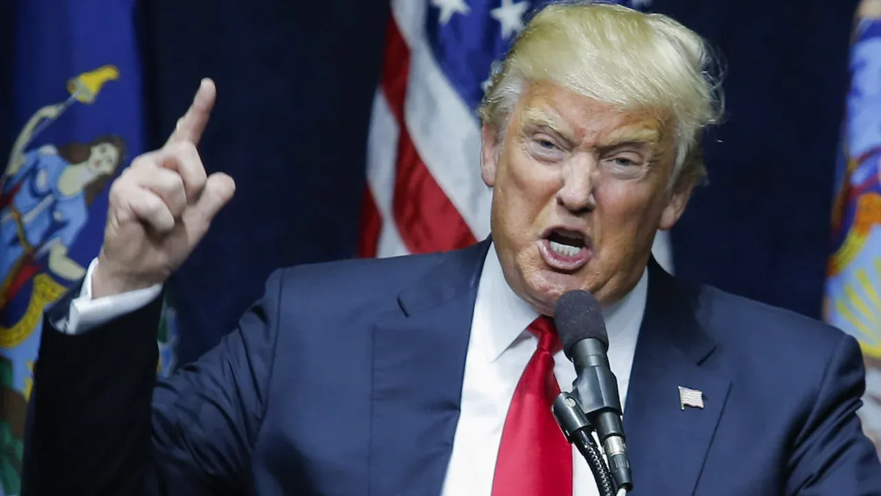 হরমুজে মাইন বসালে গুলি করে হত্যার নির্দেশ ট্রাম্পের