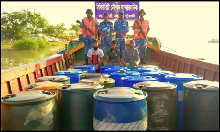 ৪০০০ লিটার ডিজেলসহ আটক ৩