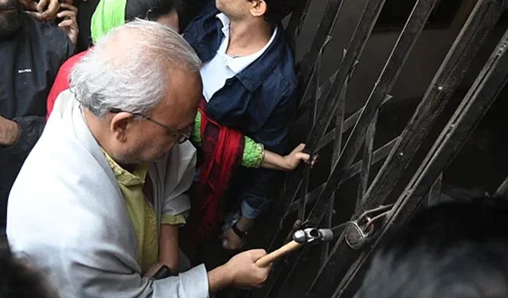 তালা ভেঙে কার্যালয়ে প্রবেশ করলেন বিএনপি নেতাকর্মীরা