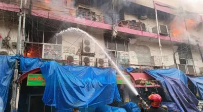 রাজধানীর নিউ সুপার মার্কেটে আগুন, নিয়ন্ত্রণে ২৮ ইউনিট