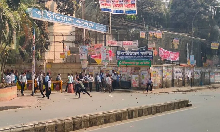 ঢাকা কলেজ-আইডিয়ালের শিক্ষার্থীদের ধাওয়া-পাল্টা ধাওয়া