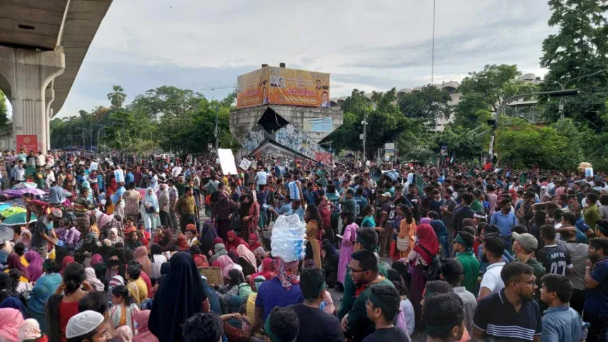 শাহবাগ থেকে ফার্মগেট অভিমুখে বাংলা ব্লকেড, সড়কে যানজট