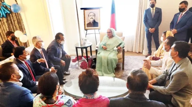 বিদেশিদের কাছে বিএনপির অপশাসনের চিত্র তুলে ধরুন : প্রধানমন্ত্রী