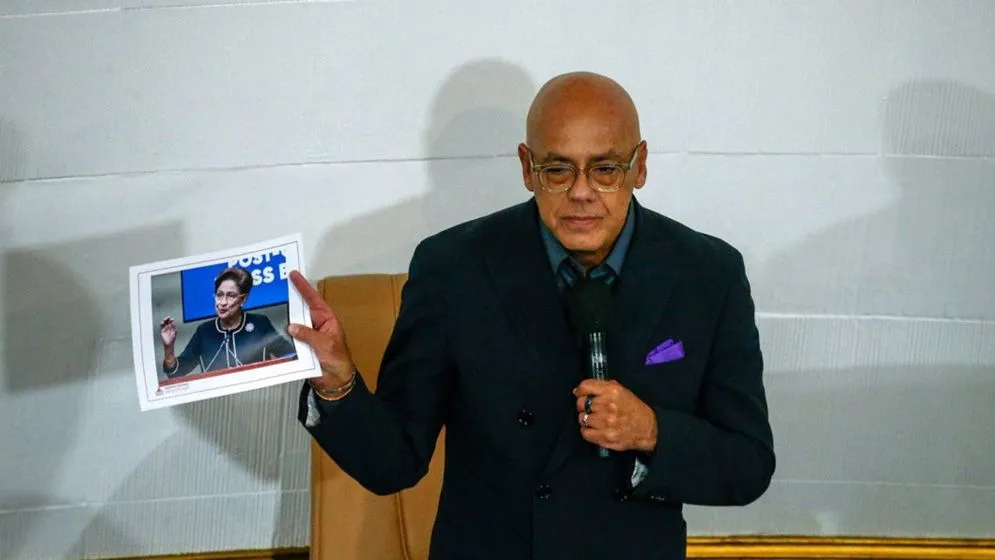 ত্রিনিদাদ অ্যান্ড টোবাগোর প্রধানমন্ত্রীকে অবাঞ্ছিত ঘোষণা ভেনেজুয়েলার