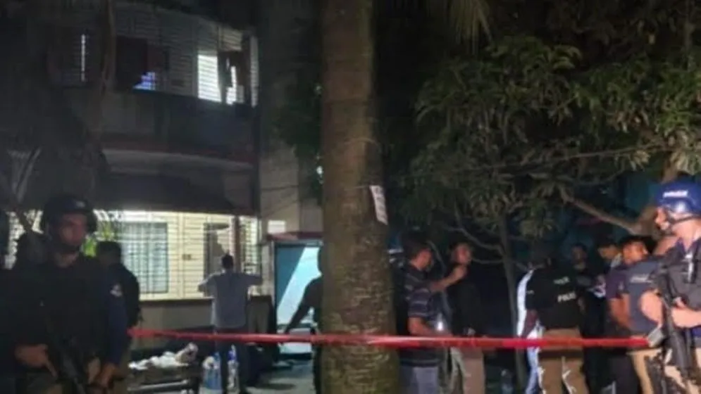 সাভারে ঘিরে ফেলা সেই বাড়িতে যা পেল আইনশৃঙ্খলা বাহিনী