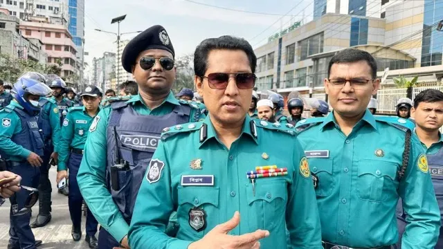 পল্টন নিরাপদ মনে না হওয়া পযর্ন্ত চলাচল বন্ধ