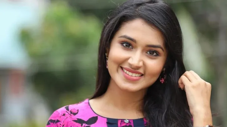সম্পর্ক নিয়ে ধোঁয়াশায় রাখতে চান অভিনেত্রী ফারিণ
