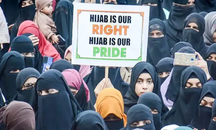 হিজাবের পক্ষে বিক্ষোভ, ৫৮ ছাত্রী বহিষ্কার