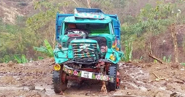 বান্দরবানে দুই ট্রাকের মুখোমুখি সংঘর্ষে নিহত ৬