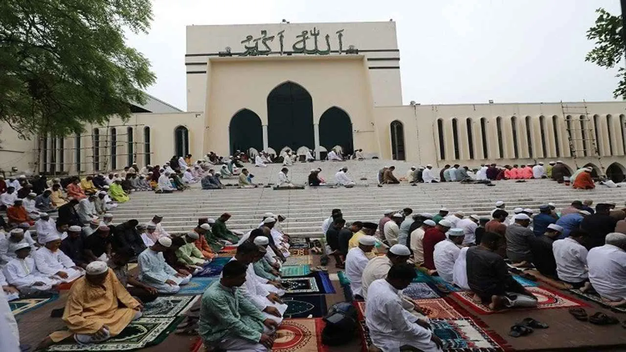 বায়তুল মোকাররমে প্রতিটি জামায়াতে মুসল্লিদের ঢল