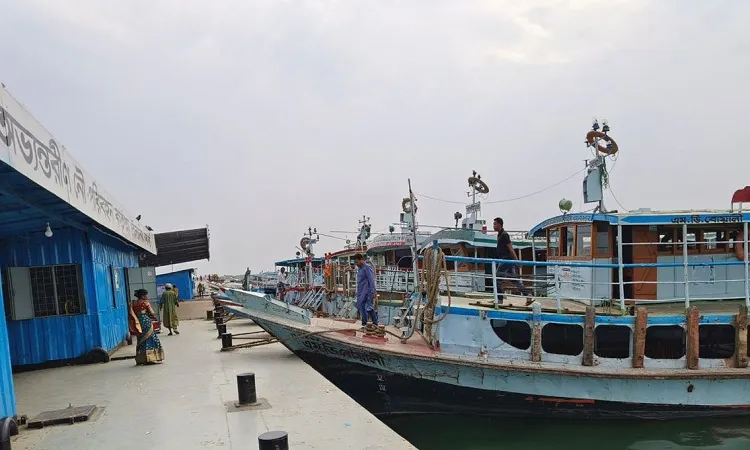 দৌলতদিয়া-পাটুরিয়া নৌরুটে লঞ্চ চলাচল বন্ধ
