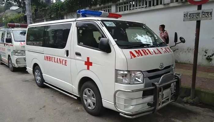 ৬ দফা দাবিতে সারাদেশে অ্যাম্বুলেন্স চলাচল বন্ধের ঘোষণা