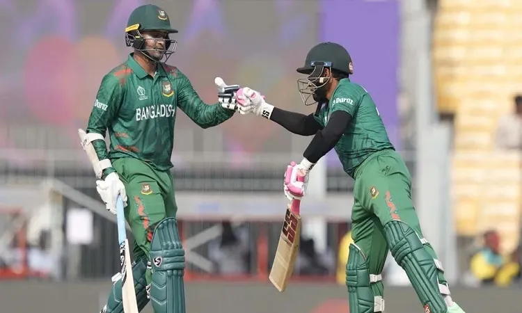সাকিব-মুশফিকের ব্যাটে টাইগারদের ঘুরে দাঁড়ানোর চেষ্টা