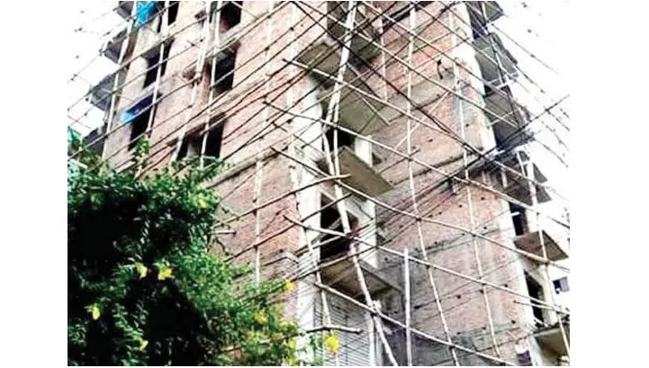 নির্মাণাধীন ভবনে মালামাল ওঠানোর যন্ত্র ছিঁড়ে ৩ শ্রমিকের মৃত্যু