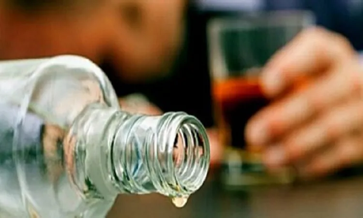 ভারতে বিষাক্ত মদপানে প্রাণ গেল ১১ জনের