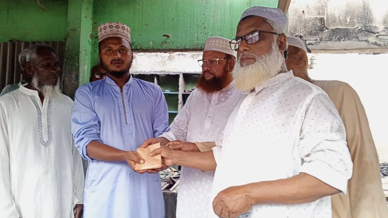 মিঠাপুকুরে অগ্নিকাণ্ড, ক্ষতিগ্রস্তদের পাশে জামায়াত