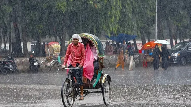 রাজধানীতে বৃষ্টি, জনজীবনে স্বস্তি
