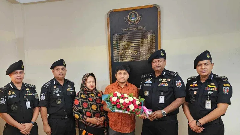 সোনালী ব্যাংকের অপহৃত ম্যানেজারকে পরিবারের কাছে হস্তান্তর