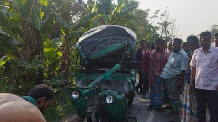 Three-way collision: 6 dead in Rajbari