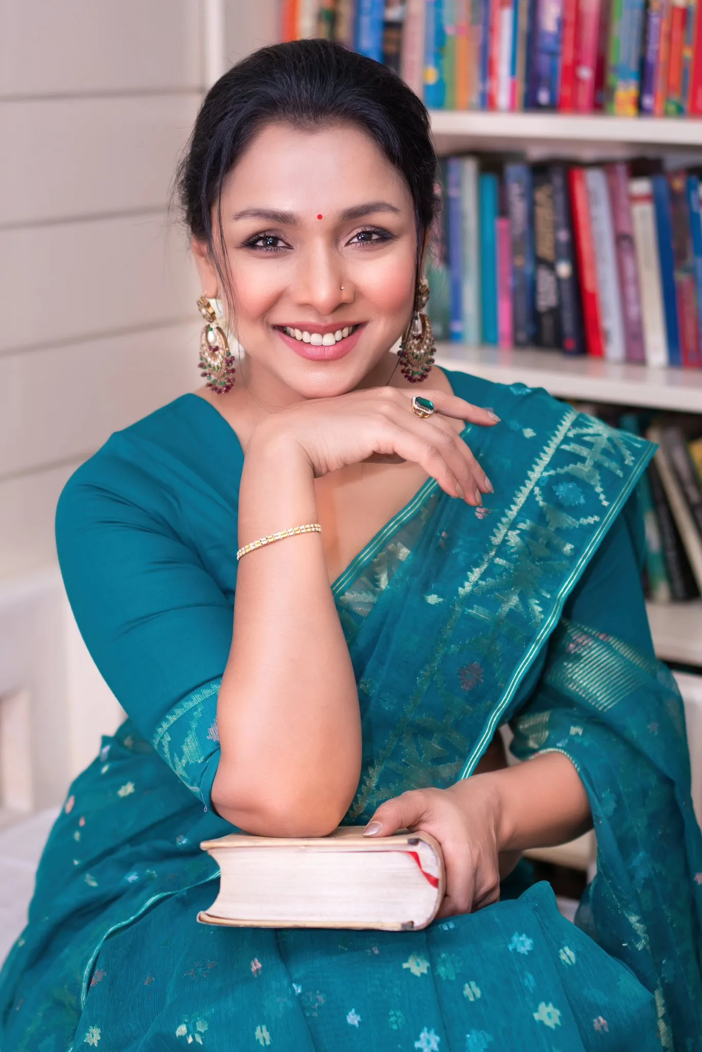 জামদানিতে নজর কাড়লেন রুনা খান