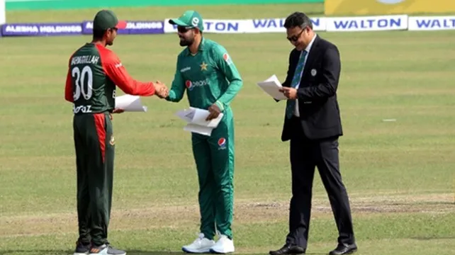 পাকিস্তানের বিপক্ষে টস জিতে ব্যাটিংয়ে বাংলাদেশ