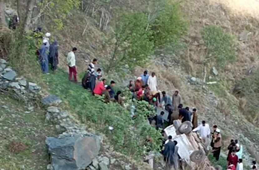কাশ্মীরে বিয়ের গাড়ি খাদে পড়ে নিহত ৯