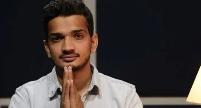হিন্দু চরমপন্থীদের চাপ, ক্যারিয়ারে ইতি টানলেন কমেডিয়ান ফারুকি