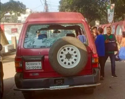কিশোরগঞ্জে ইউএনওর গাড়ি ভাঙচুর