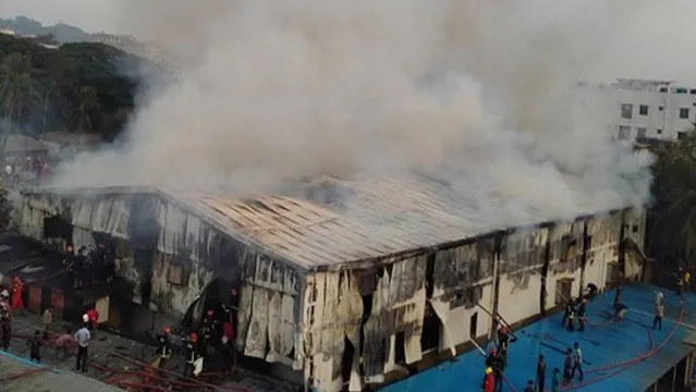 চট্টগ্রামে ফার্নিচারের কারখানায় আগুন, ২ জনের লাশ উদ্ধার