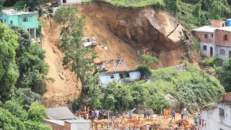 3 dead, 20 trapped after Colombia landslide