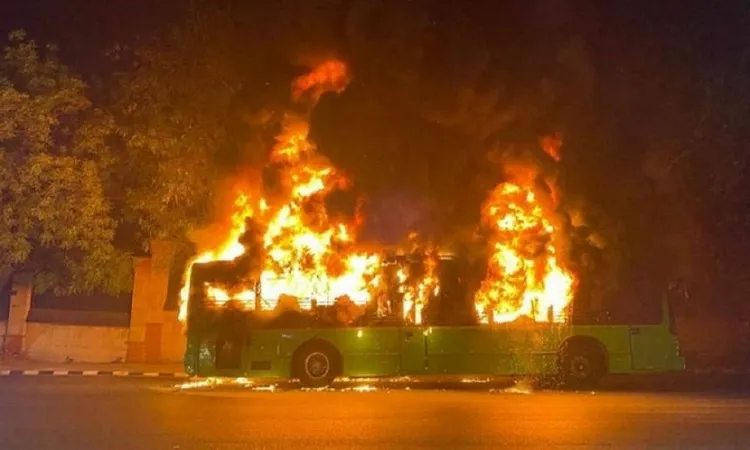 পাকিস্তানে দক্ষিণাঞ্চলে বাসে আগুন, নিহত ১৭