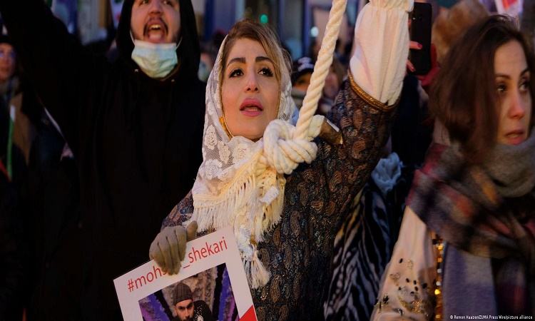 EU imposes new sanctions on Iran