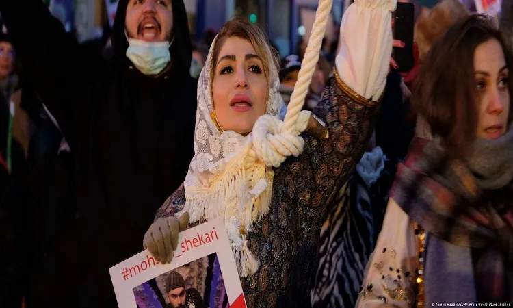 EU imposes new sanctions on Iran