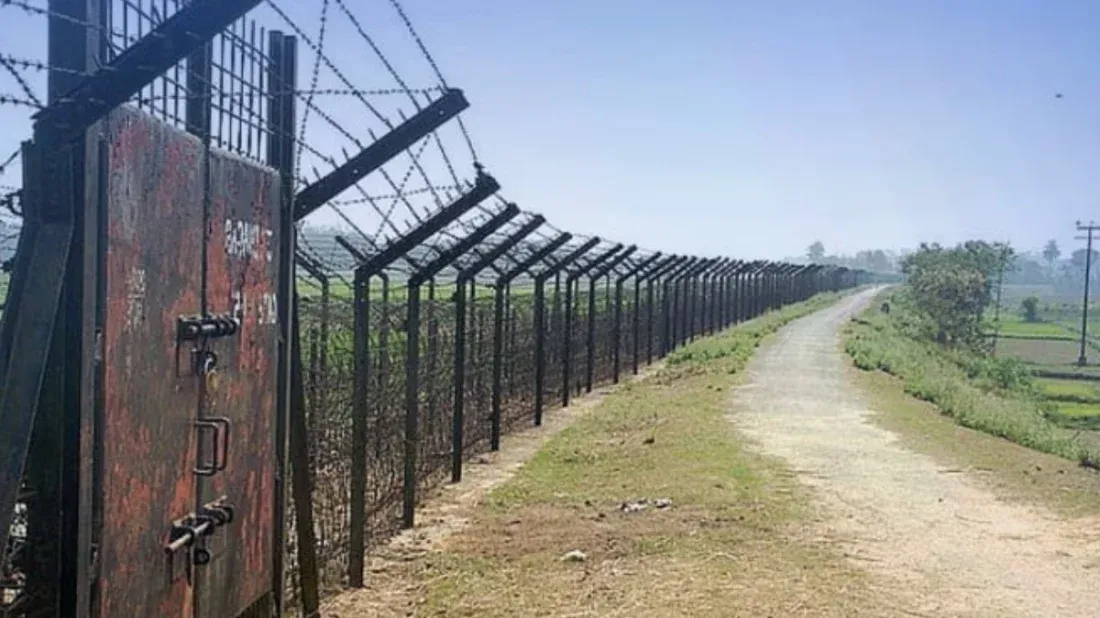 সীমান্ত থেকে এক বাংলাদেশিকে আটক করে ভারতের পুলিশে দিলো বিএসএফ