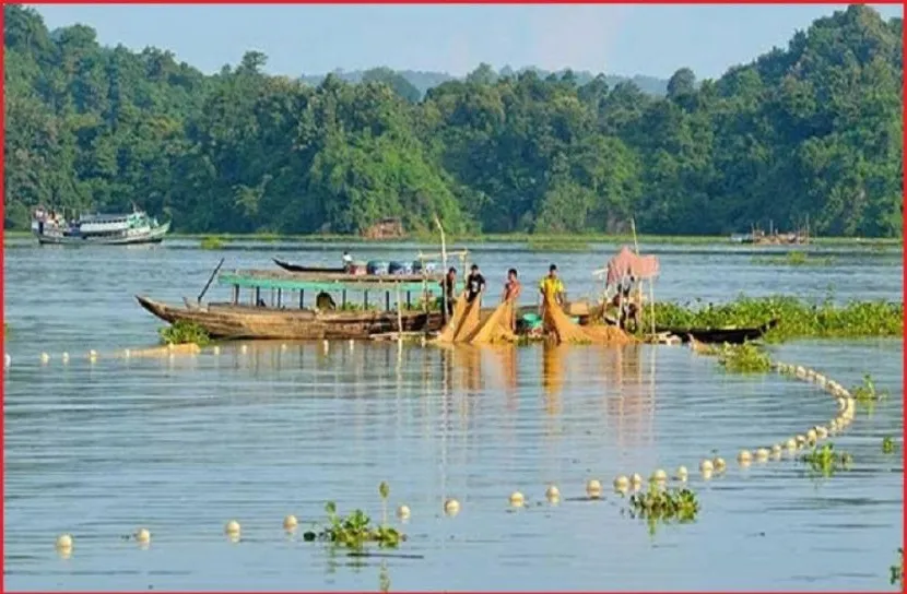 কাপ্তাই হ্রদে মাছ ধরায় তিন মাসের নিষেধাজ্ঞা শুরু