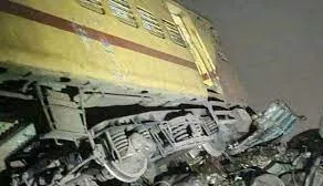 ভারতে ভয়াবহ ট্রেন দুর্ঘটনা, নিহত বেড়ে ১৩