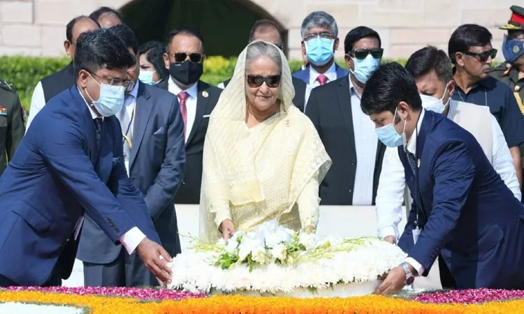 ভারতের জাতির পিতা মহাত্মা গান্ধীর সমাধিতে প্রধানমন্ত্রীর শ্রদ্ধা