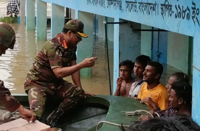 সর্বোচ্চটা দিয়ে দুর্গতদের পাশে থাকব : সেনাপ্রধান
