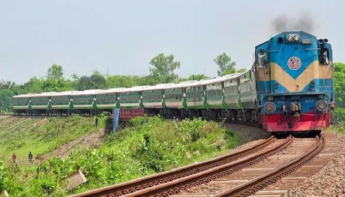 নাশকতা এড়াতে উত্তরা এক্সপ্রেসসহ ২ ট্রেন চলাচল বন্ধ ঘোষণা