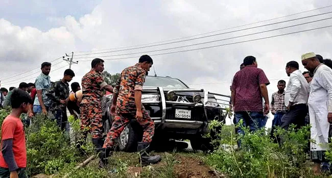 ইউএনওর গাড়িচাপায় সাংবাদিক নিহত