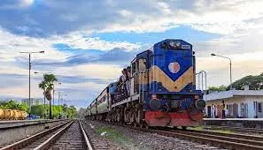 ৫ ঘণ্টা পর খুলনার সঙ্গে সারা দেশের রেল যোগাযোগ স্বাভাবিক