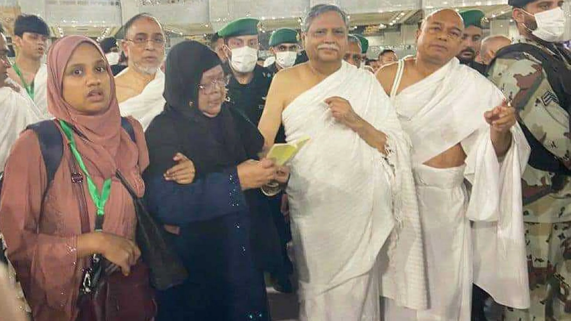 ওমরাহ করলেন রাষ্ট্রপতি
