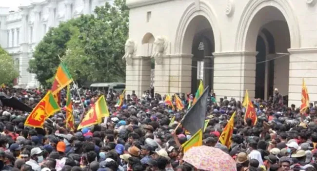 শ্রীলঙ্কায় অন্তর্বর্তীকালীন সরকার গঠনে সম্মত বিরোধীরা
