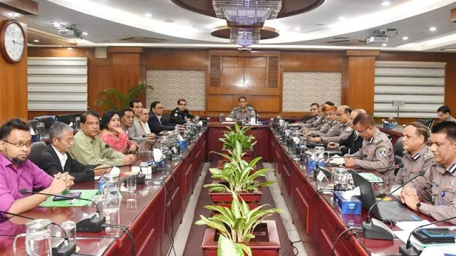 বড়দিন ও থার্টিফার্স্ট নাইটে পুলিশের বিশেষ নিরাপত্তা ব্যবস্থা