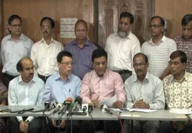 লাগাতার কর্মবিরতির ডাক দিয়েছেন শিক্ষকরা