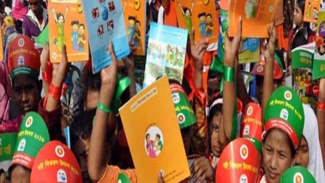 ভোলায় সরকারী স্কুলে বই বিক্রি 