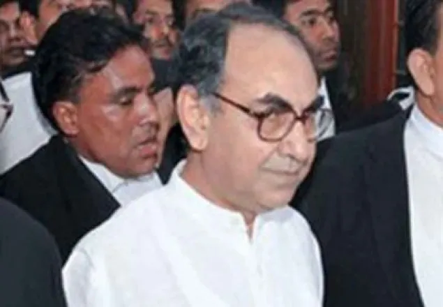 আত্মসমর্পণের পর মির্জা আব্বাস কারাগারে