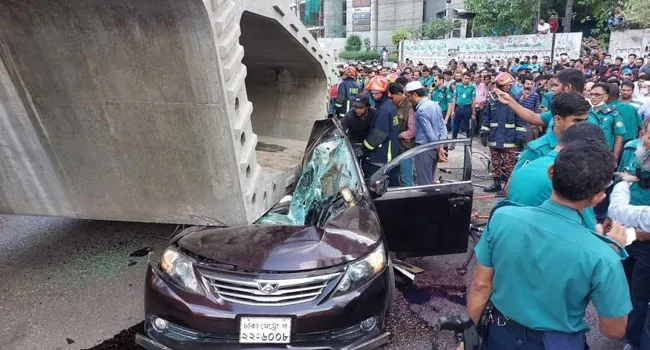 উত্তরায় ফ্লাইওভারের গার্ডার পড়ে নিহত ৫