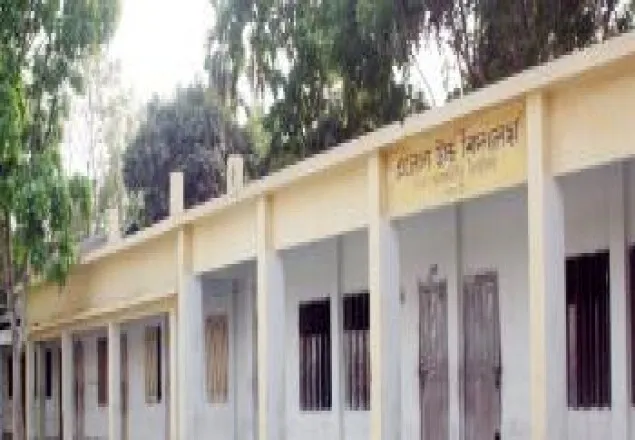 প্রধান শিক্ষকের বিরুদ্ধে অনিয়মের অভিযোগ