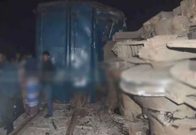 নরসিংদীতে রেলইঞ্জিন লাইনচ্যুত, নিহত ২